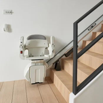 mid-chair-at-bottom-of-stairs-2.2048